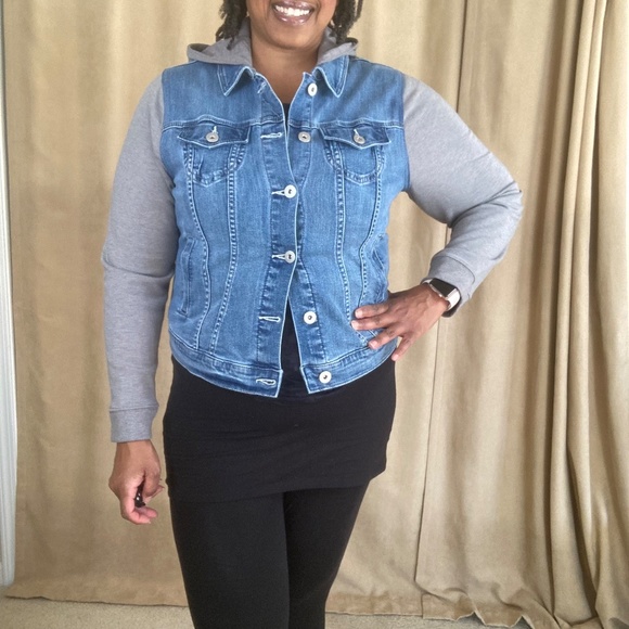 Torrid Trucker Jean Jacket with Fleece Sleeves Medium Wash, size 1X (14/… - Picture 5 of 14